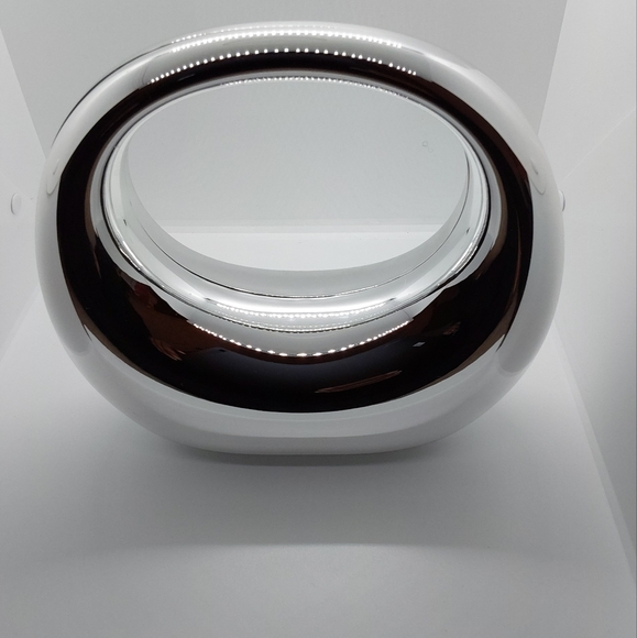 AKIRA Metallic Silver Clutch - Picture 1 of 5